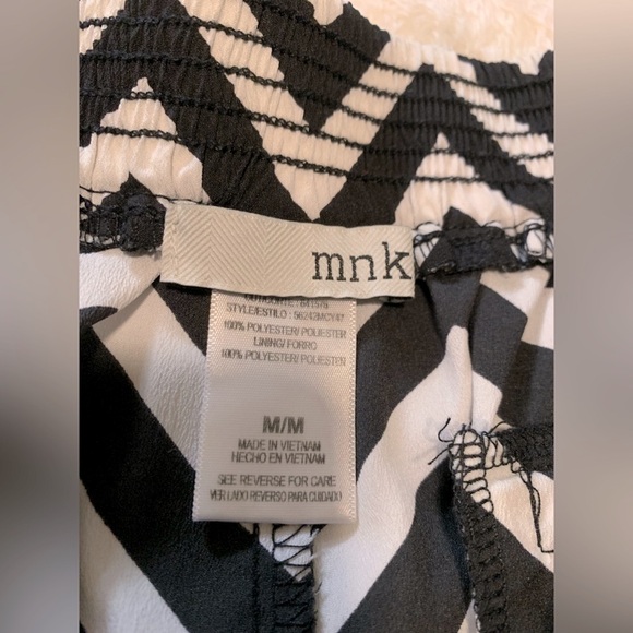 MnK Monochrome Chevron Pattern Shorts - Picture 4 of 4